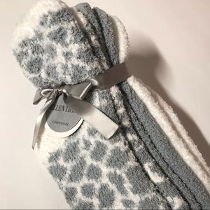 SALE Cozy Socks 3-pack gray animal print w/ white NWT fuzzy socks